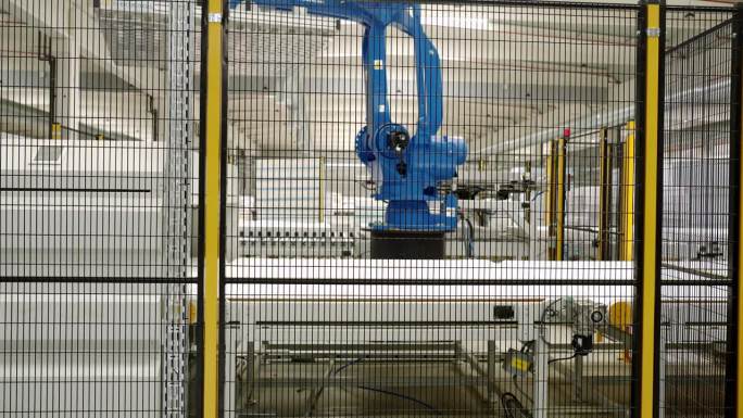一个高品质的工业安全围栏，保护机器人和工人
