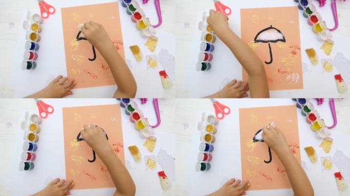 秋天的贺卡。儿童画伞和抽象的秋天公园用海绵和画笔，为孩子们的工艺品。