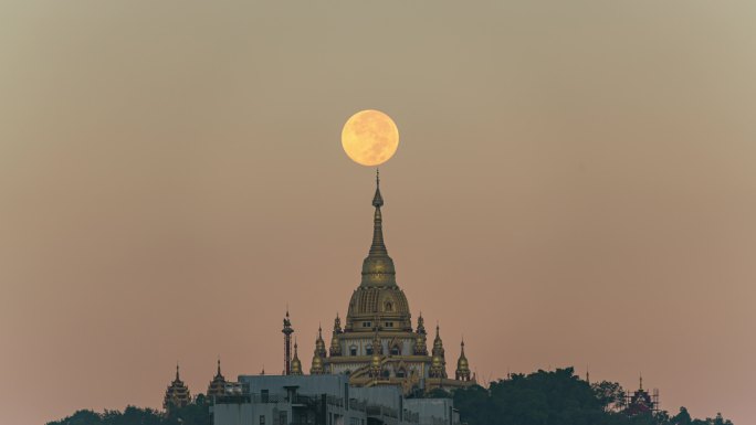 德宏芒市勐焕大金塔月落