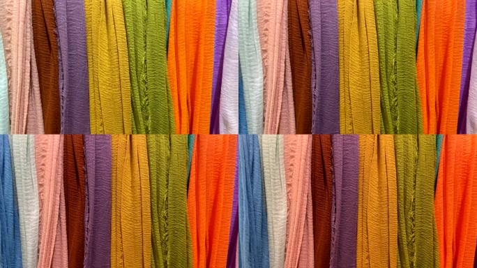 多色织物在纺织商店的特写。购物，工业，销售和服装的概念。街市上五颜六色的纺织品。