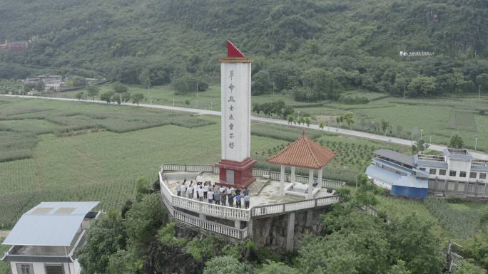 广西乡村里的烈士纪念碑 航拍