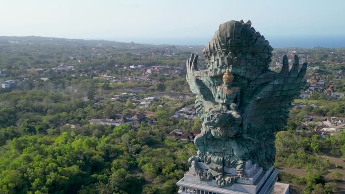 印尼巴厘岛的鹰路达·维斯努·肯卡纳雕像