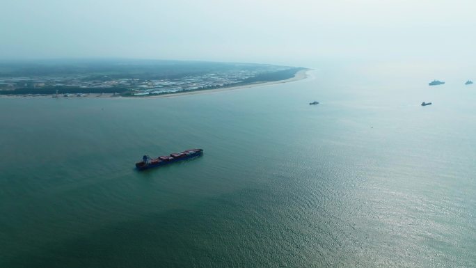 湛江港集装箱运输船 海上运输 一带一路