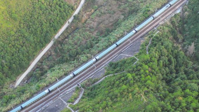 京九铁路 俯拍绿皮火车  航拍火车