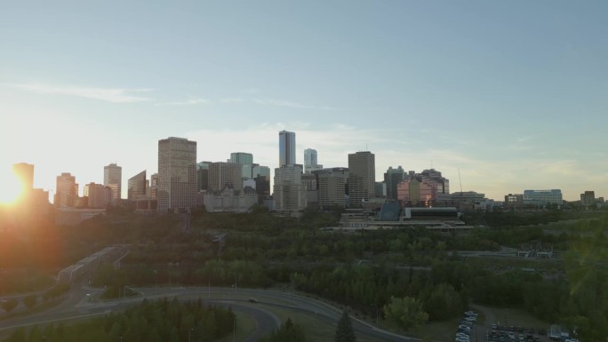 加拿大埃德蒙顿市中心日落时的鸟瞰图