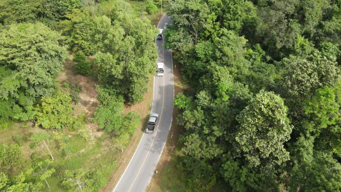 山道鸟瞰图山林道路盘山沿山车辆行驶