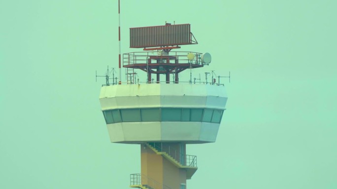 4K机场监视雷达旋转紧拍真实运输航空公司大门飞行终端运输世界旅游泰国曼谷机场