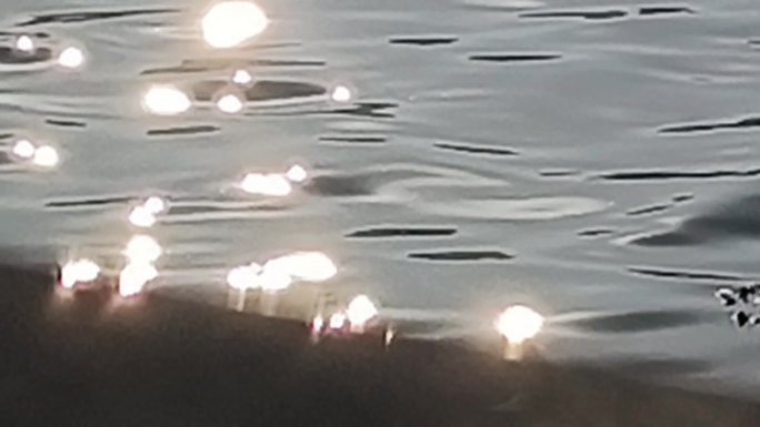 水纹光影逆光水波荡漾唯美河面夕阳波纹水花