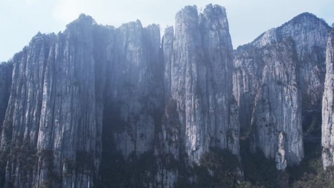 4K恩施大峡谷悬崖绝壁喀斯特地貌航拍视频