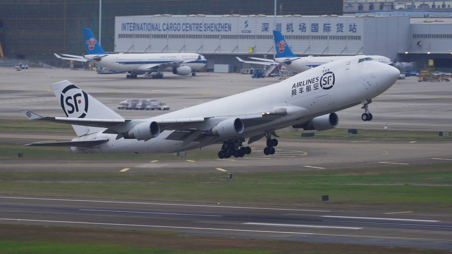 顺丰航空波音747货机装货滑行起飞全过程