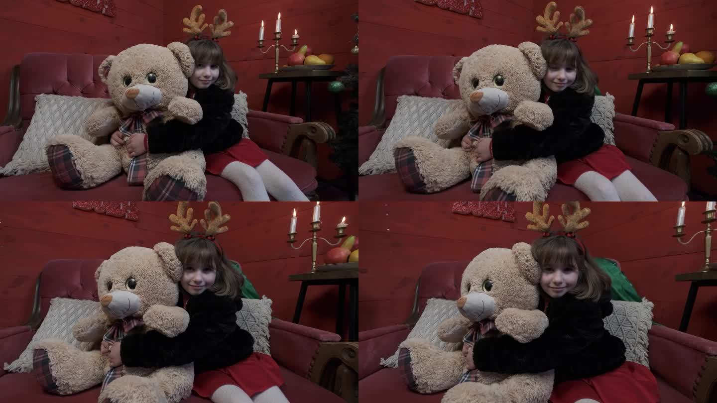 小女孩高兴地抱着她的泰迪熊