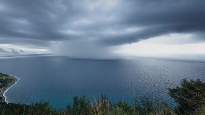 海洋中的大雨水弹