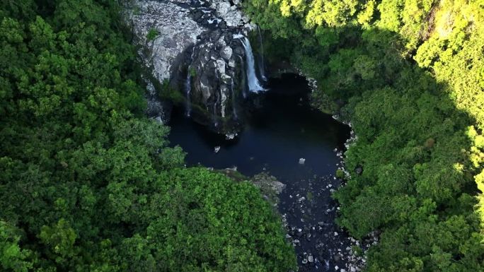 留尼旺岛上的Boeuf盆地瀑布