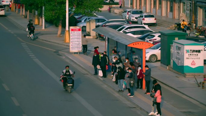 天桥街景