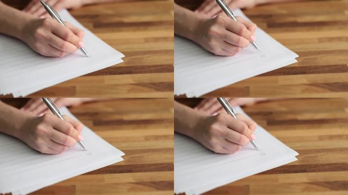 手握笔在控制纸上的特写，并放上勾号