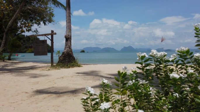 泰国普吉岛夏季海滩的大海和天空
