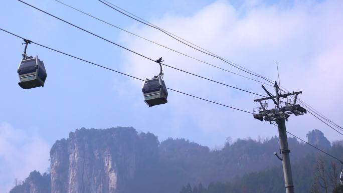 4K特写恩施大峡谷索道缆车山下山实拍视频