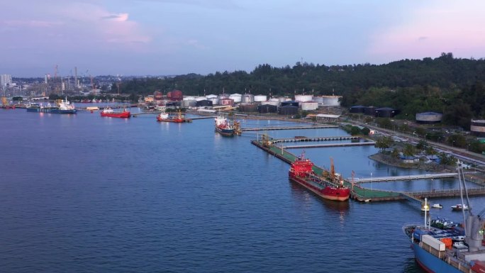 印尼加里曼丹巴厘巴班港鸟瞰图——无人机拍摄