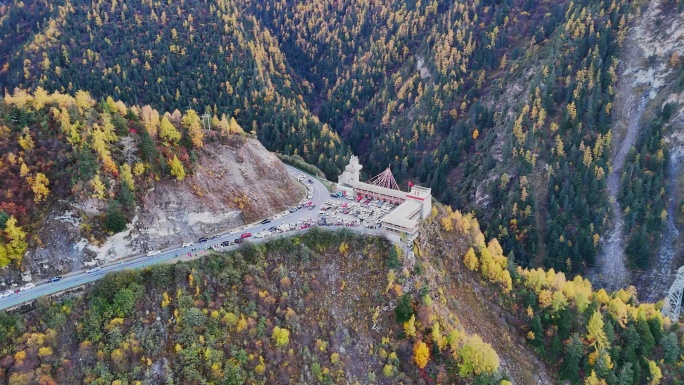 航拍四姑娘山猫鼻梁观景台