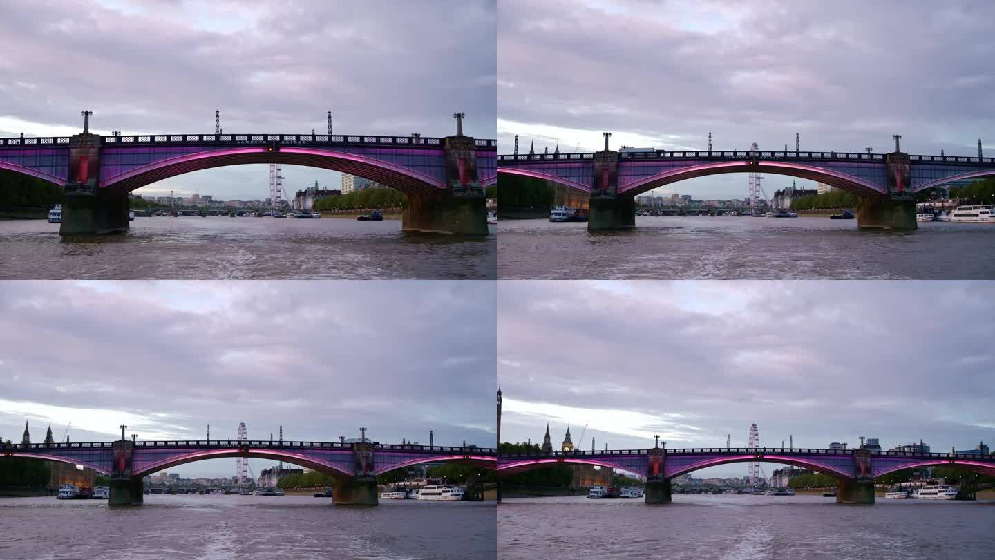 日落时分，从泰晤士河上漂浮的船上俯瞰伦敦，英国。背景是兰贝斯桥、威斯敏斯特和伦敦之眼