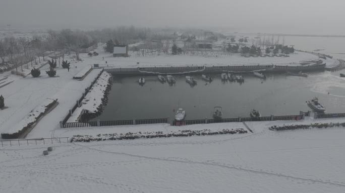 航拍威海双岛湾渔耕文化公园冬季雪凇景观