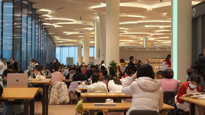北京城市图书馆周末人流