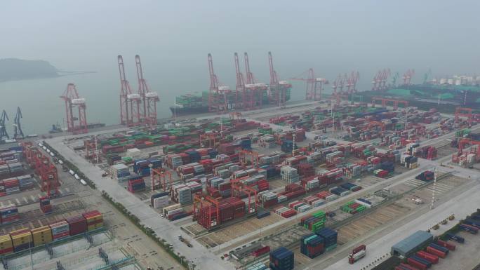 厦门自动化码头港口物流海运集装箱货轮航拍