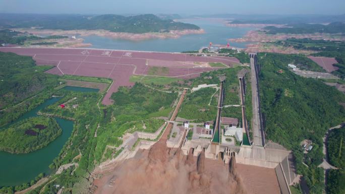 河南洛阳市济源市黄河小浪底水库水坝排沙