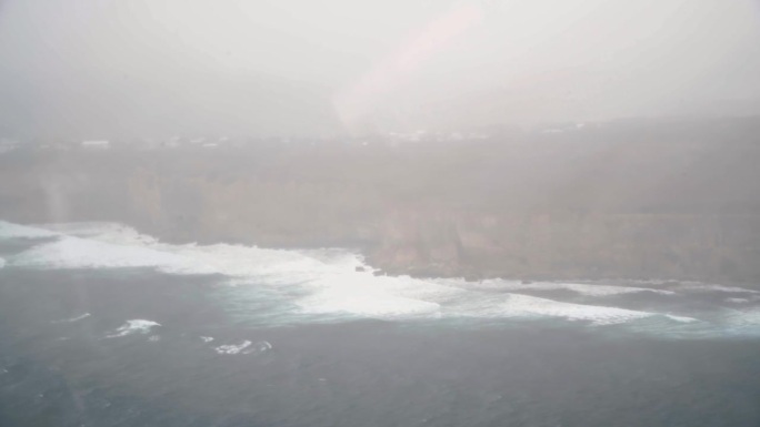 在暴风雨的下午，澳大利亚大洋路，从直升机上鸟瞰十二使徒