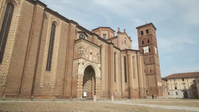阿斯蒂的圣玛利亚阿松塔哥特式大教堂。