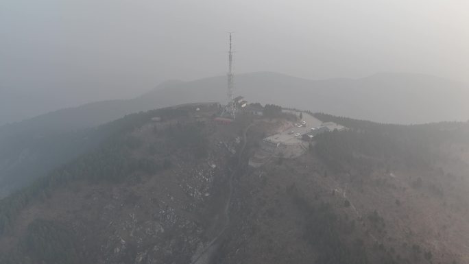 航拍云雾中的徐州大洞山观景台