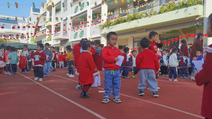 幼儿园 元旦 集市 幼儿逛集市 喜庆