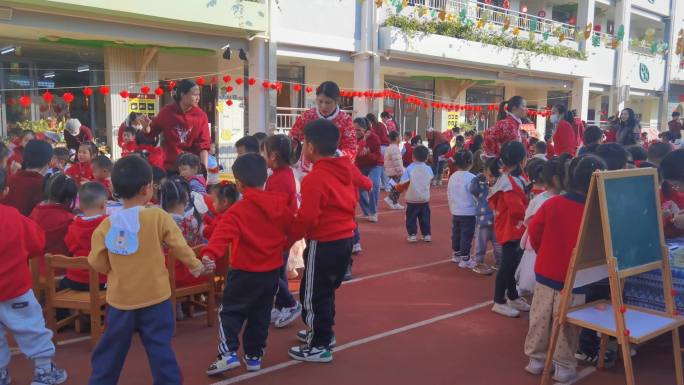 幼儿园 元旦 集市 幼儿逛集市 喜庆