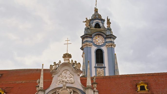 奥地利多瑙河沿岸瓦豪河谷的登斯坦修道院的部分钟楼