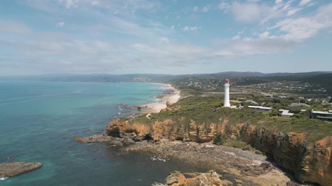 美丽的无人机拍摄的大洋路和灯塔澳大利亚维多利亚州下