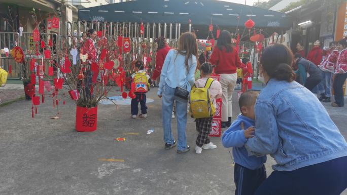 幼儿园 元旦 集市 幼儿逛集市 喜庆