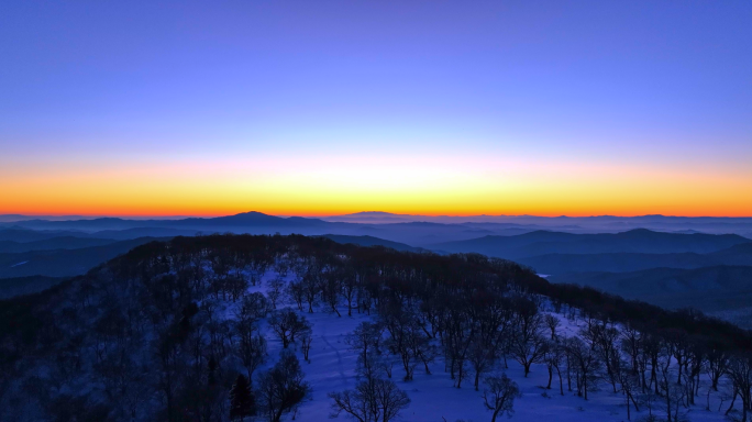 东北吉林长白山冬天日出雪景