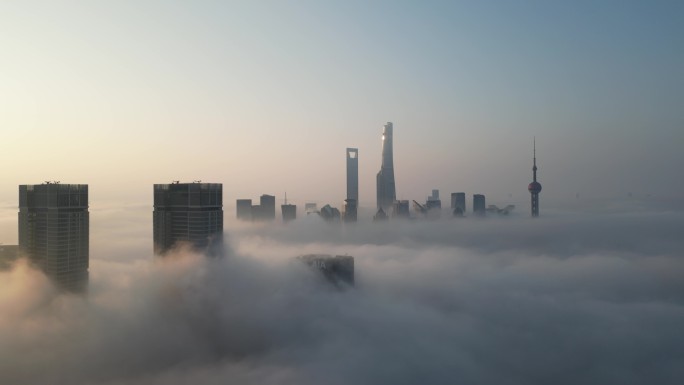 云雾中的陆家嘴金融贸易区
