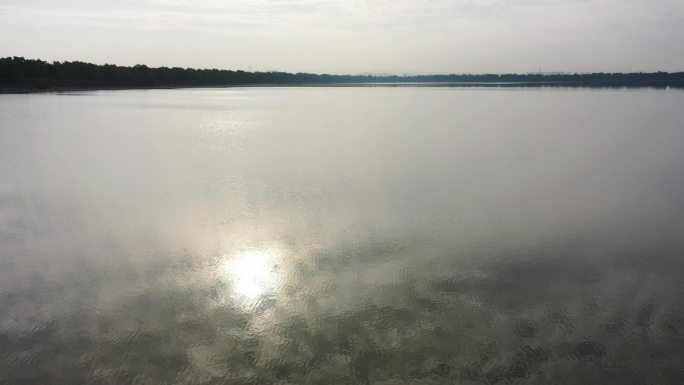 山东济南：玉清湖湖天一色碧水蓝天