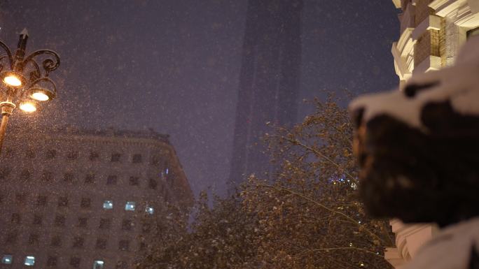 大连中山广场路灯雪景慢镜头空镜头