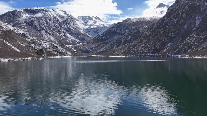 航拍四川甘孜贡嘎山乡雪山海子风光