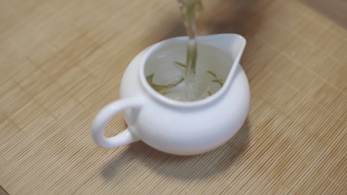 缓慢倒茶 公道杯分茶禅茶一味