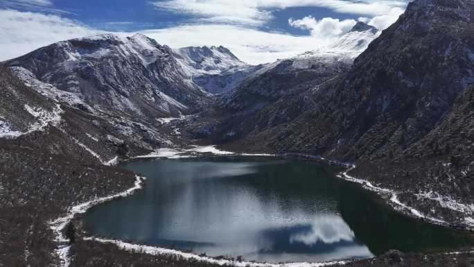 航拍四川甘孜贡嘎山乡雪山海子风光