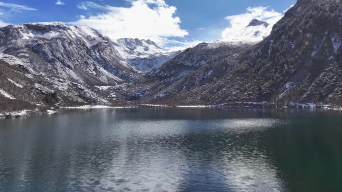 航拍四川甘孜贡嘎山乡雪山海子风光