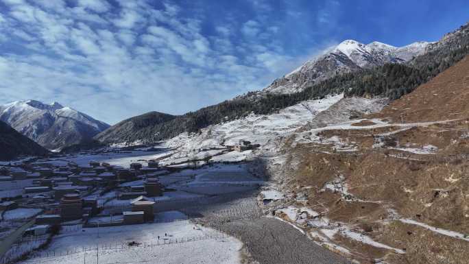 航拍雪后的川西贡嘎山乡上城子村雪景