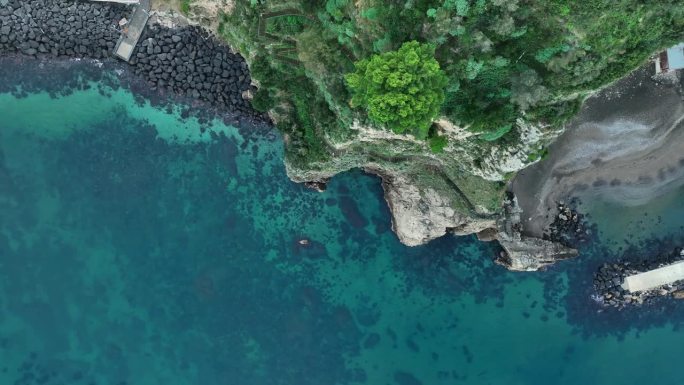 可以俯瞰索伦托海岸的岩石。维科埃克塞，意大利。