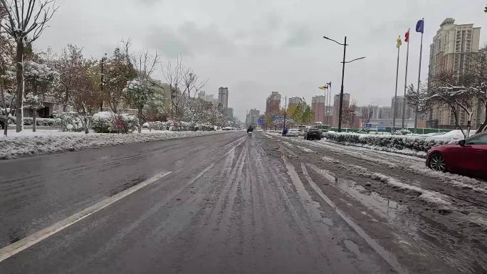 城市寒冬下雪马路实景素材