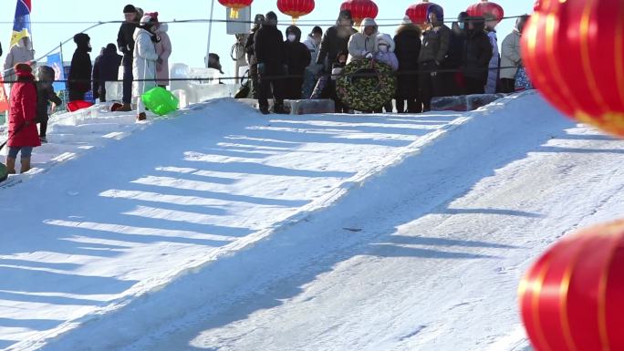 玩雪 冬天娱乐活动  雪圈等