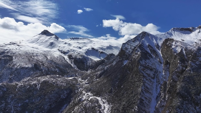 雪后的川西贡嘎山乡上城子村高山森林雪景