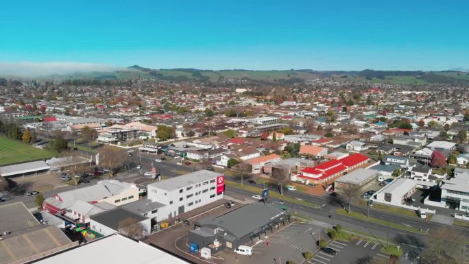 2018年9月5日，新西兰罗托鲁瓦:鸟瞰倒计时超市和停车场